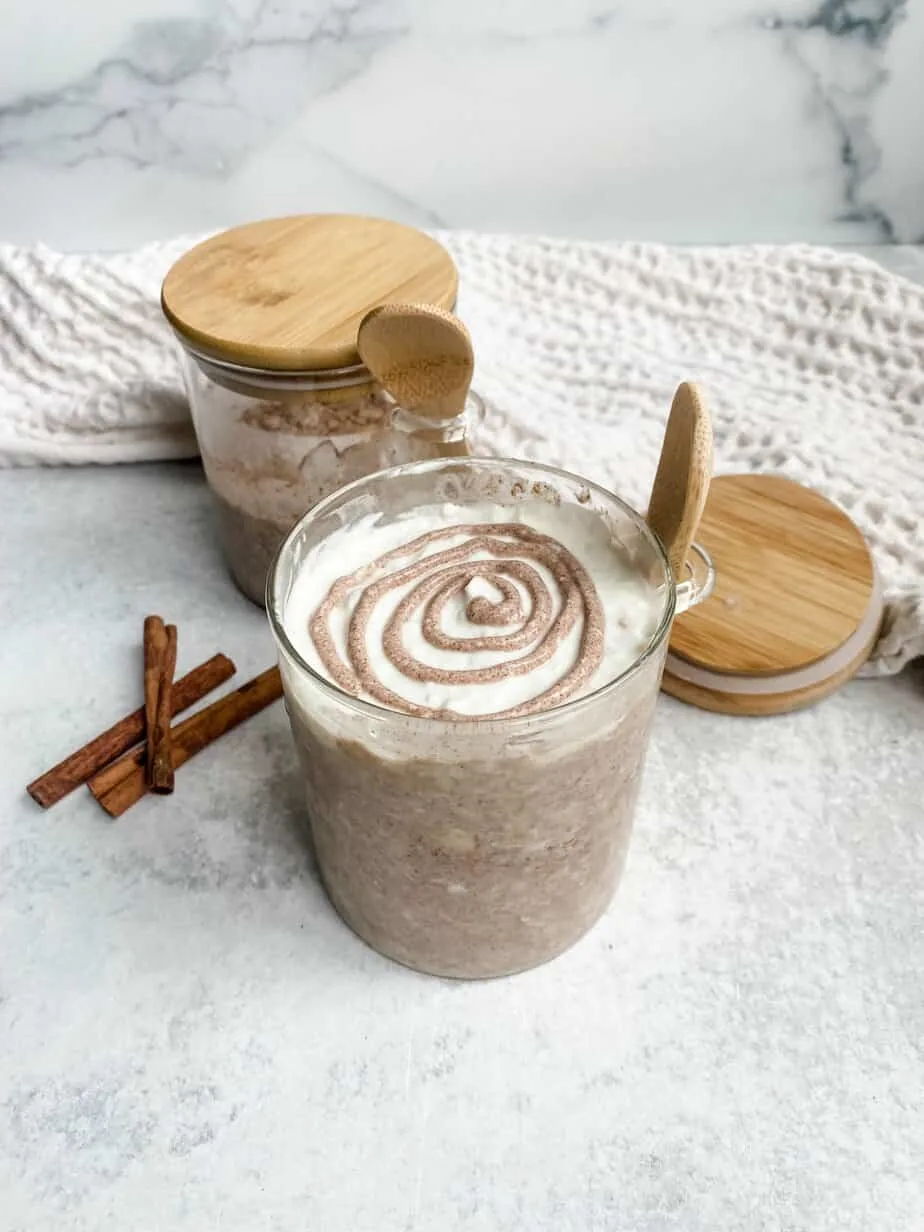 cinnamon-roll-overnight-oats