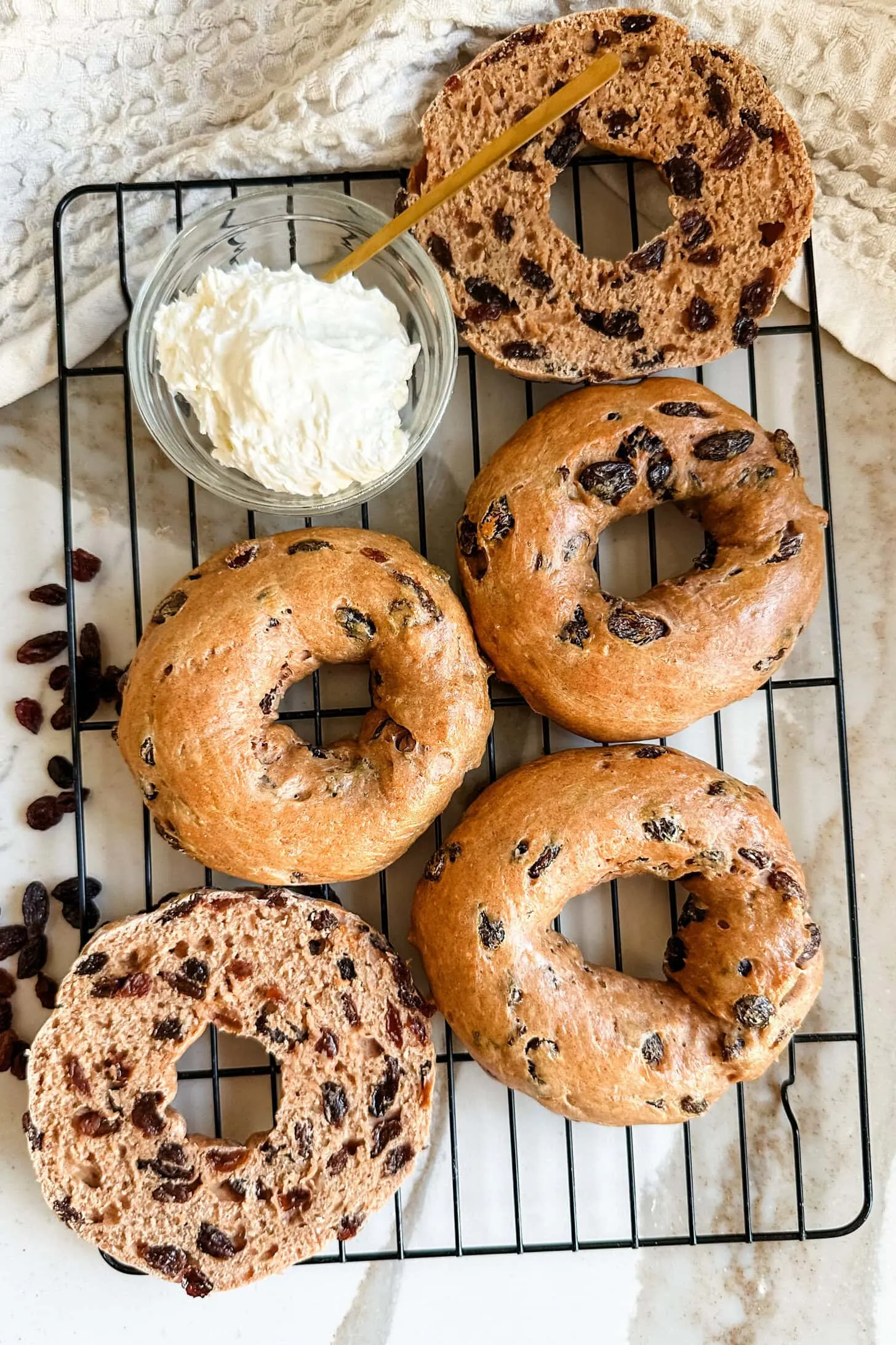 cinnamon-raisin-bagels-(made-with-yogurt)