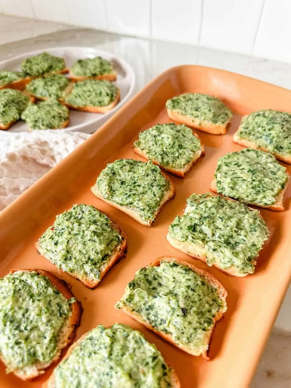 spinach-and-artichoke-crostini-on-hawaiian-rolls
