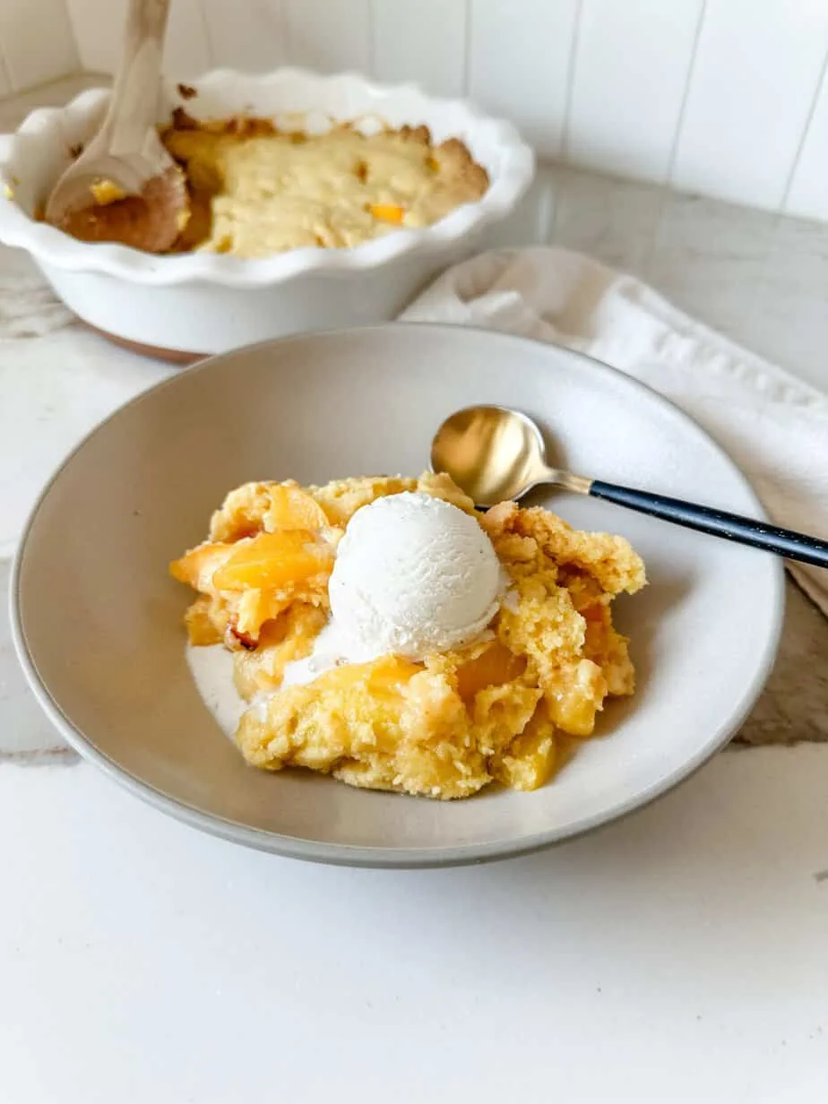 3-ingredient-peach-cobbler
