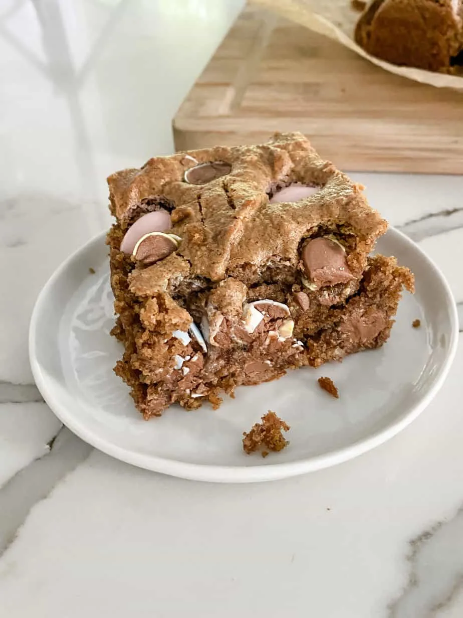 cadbury-egg-cookie-bars