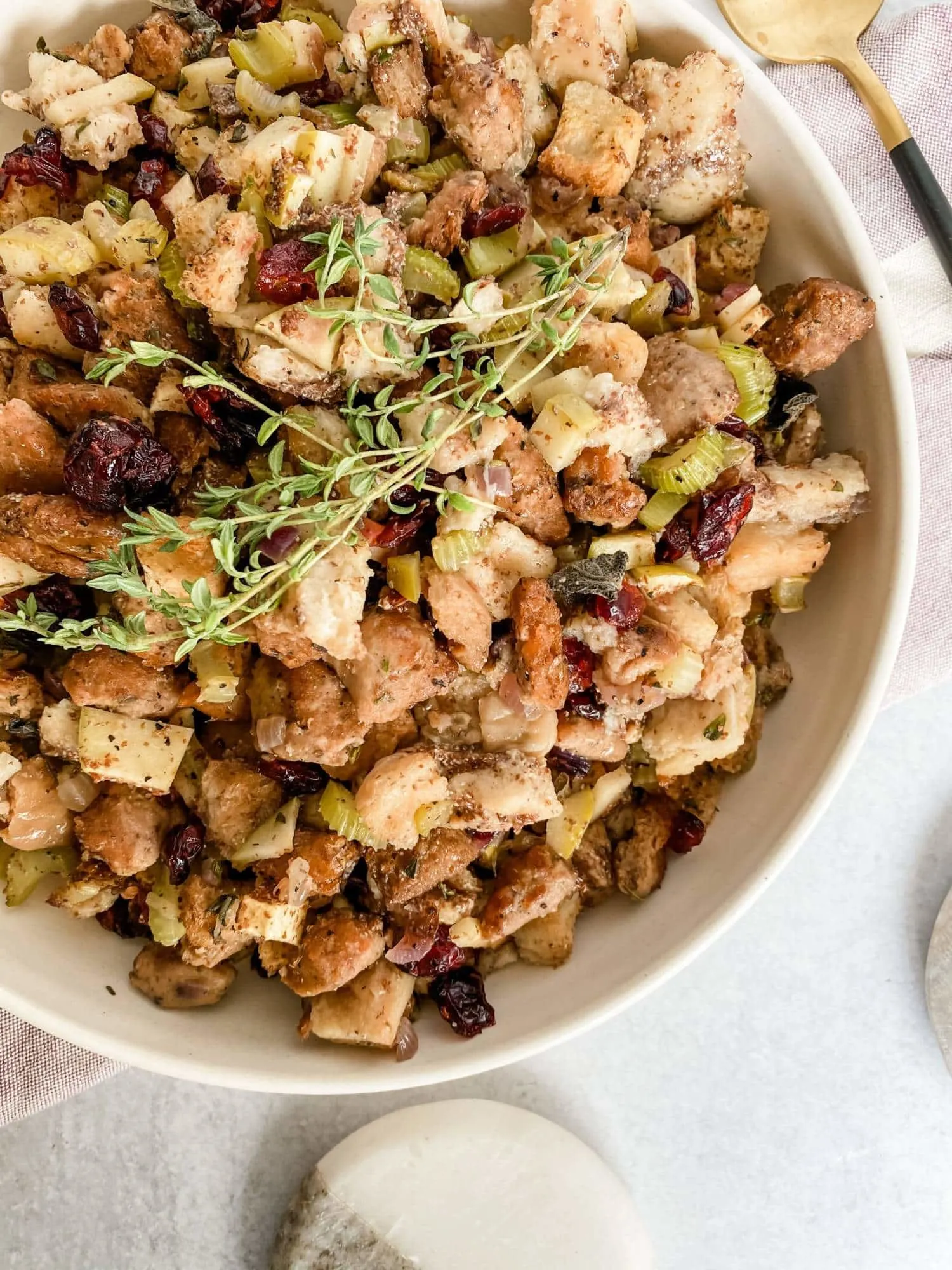 simple-and-easy-vegan-thanksgiving-stuffing