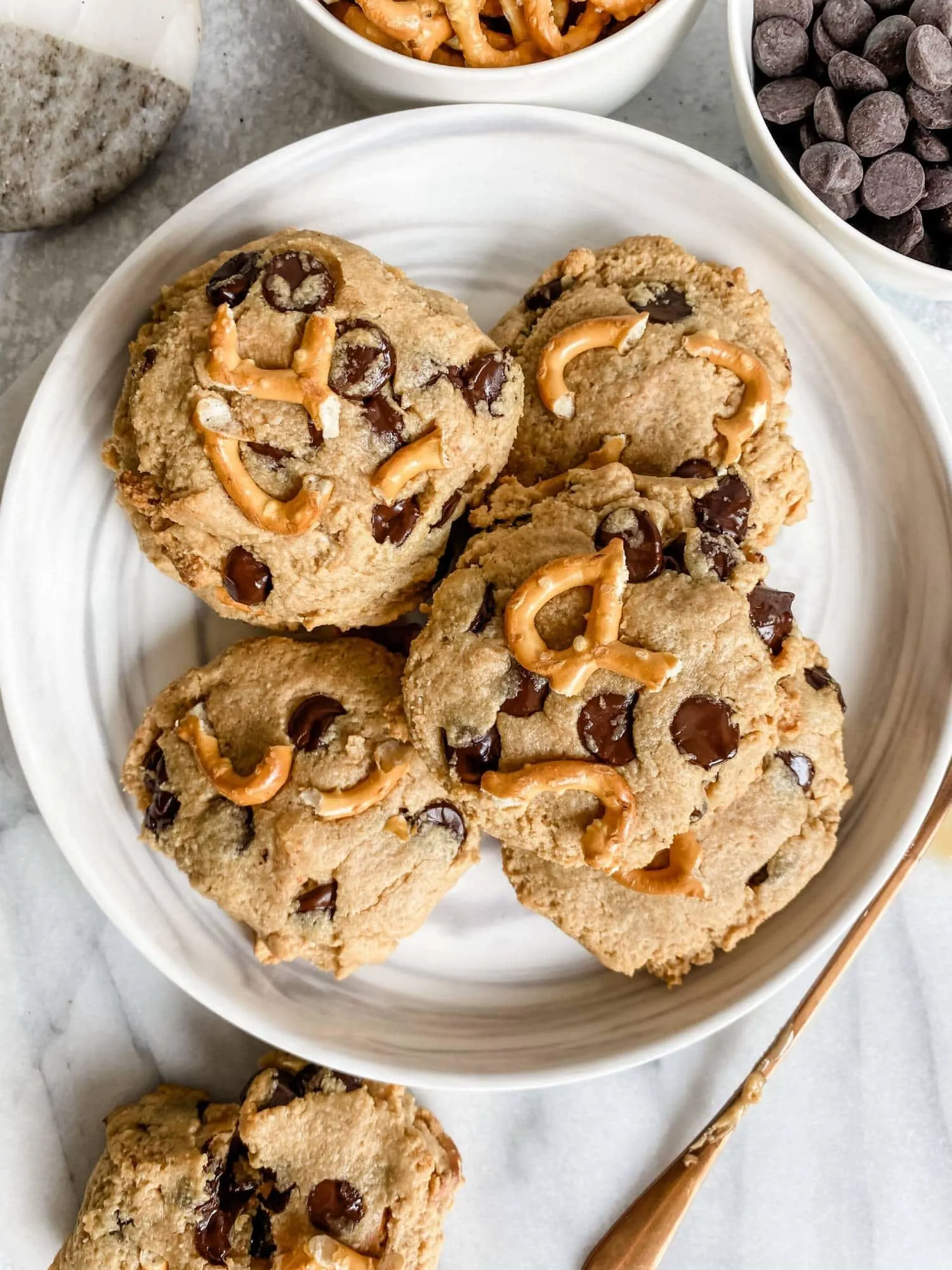 chocolate-chip-peanut-butter-pretzel-cookies-grain-free-vegan