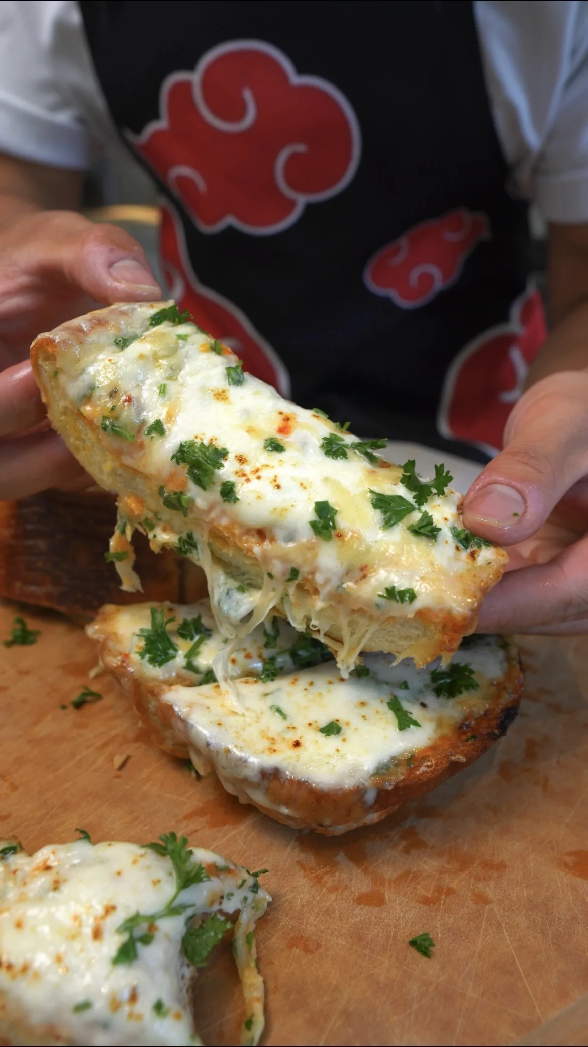 cheesy-gochujang-garlic-bread