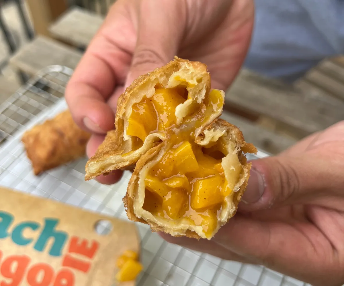 jollibee's-peach-mango-pie