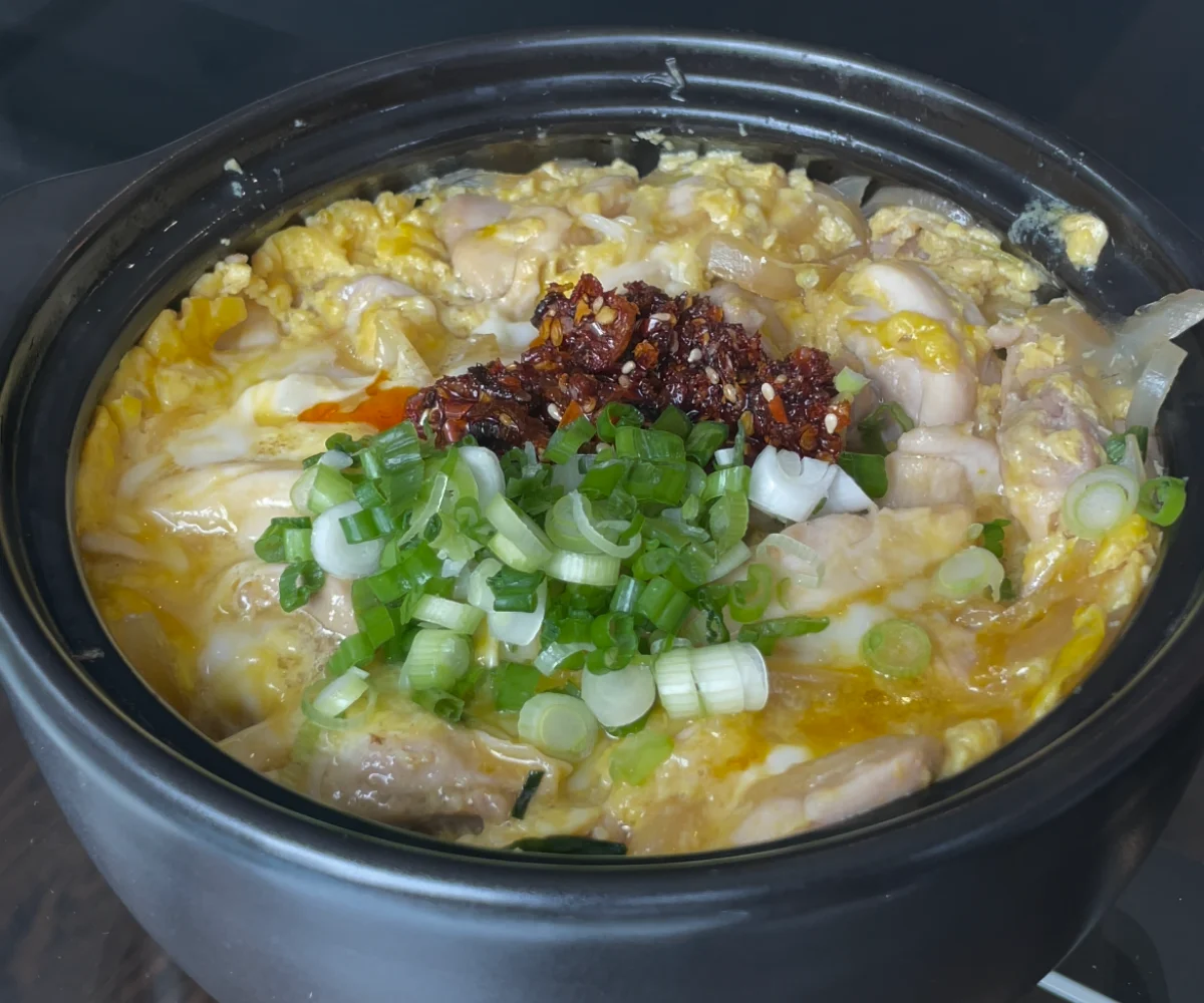 oyakodon-(japanese-chicken-and-egg-rice-bowl
