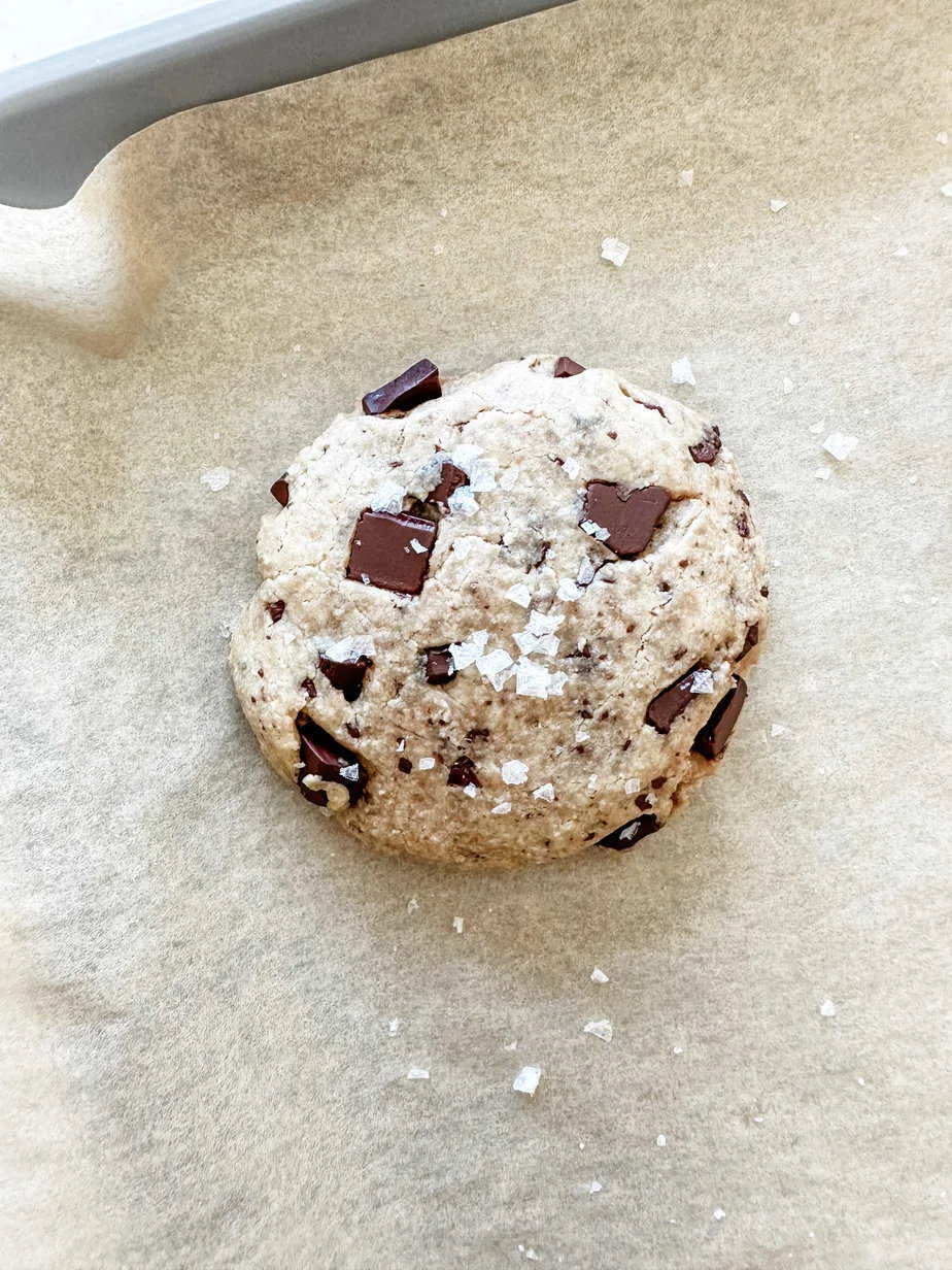 vegan-chocolate-chip-tahini-cookies
