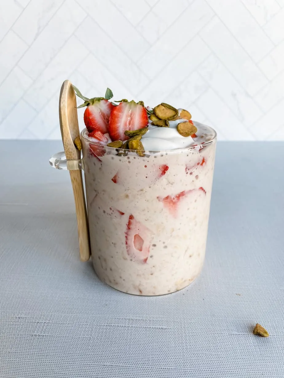 strawberry-overnight-oats