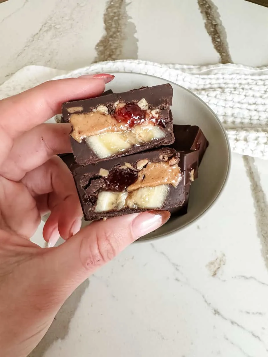 frozen-banana-bites-with-peanut-butter-and-jelly