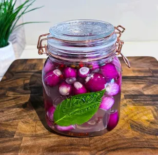 fermented-clove-and-allspice-pearl-onions