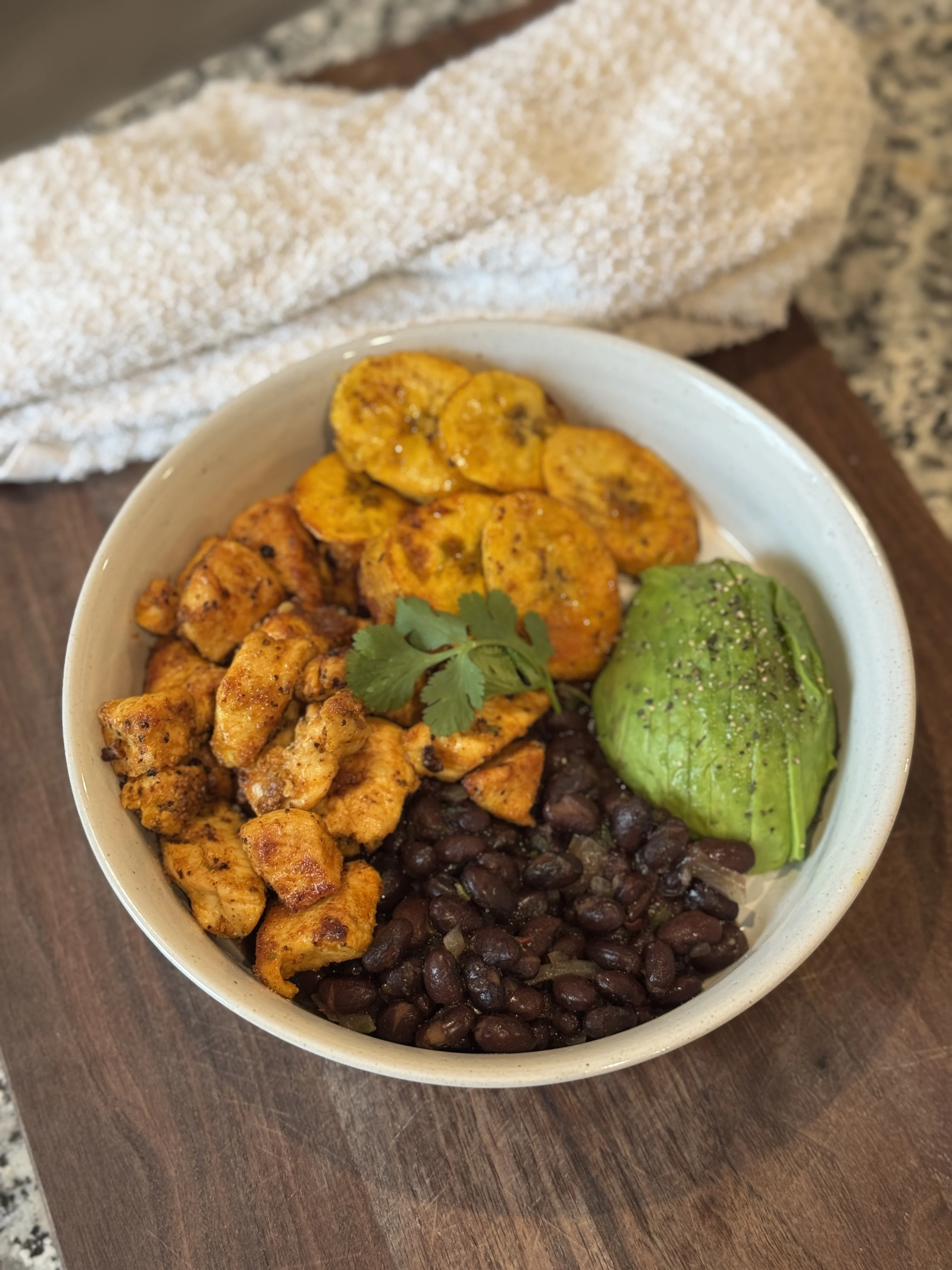 high-protein-chicken-and-beans-bowl