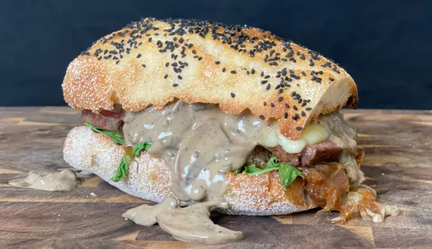 steak-sandwich-with-mushroom-and-peppercorn-sauce
