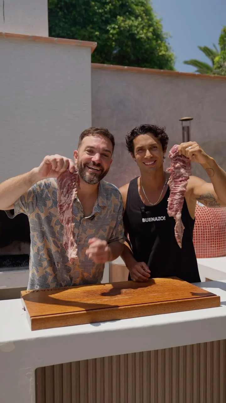entrana-a-la-parrilla-con-salsa-de-lomo-saltado-grilled-flank-steak-with-stir-fried-loin-sauce