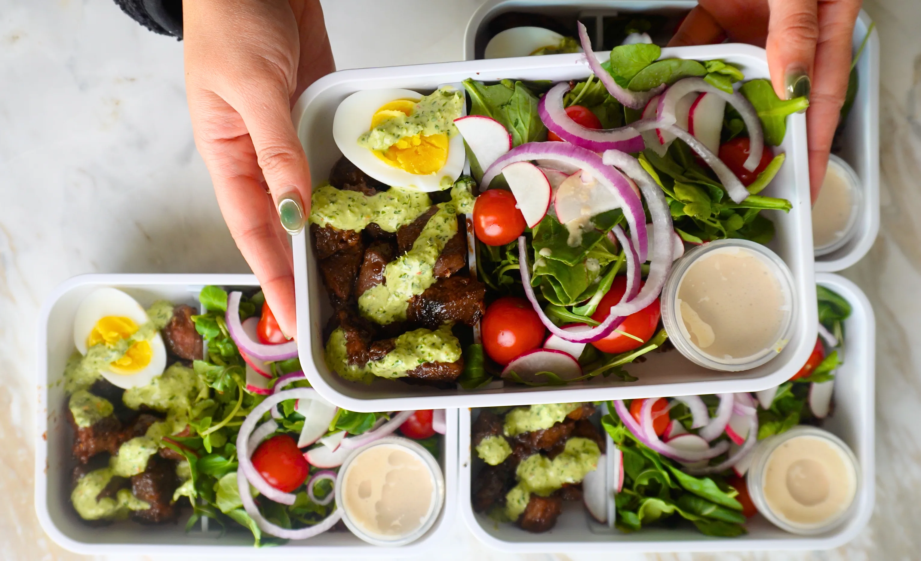 shaking-beef-salad:-a-vibrant-vietnamese-inspired-meal-prep-recipe