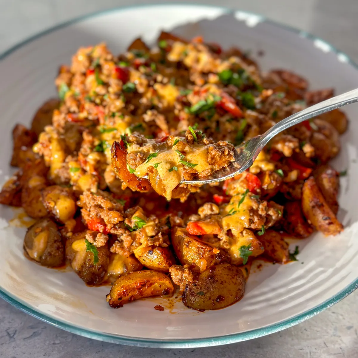 chili-cheese-loaded-potatoes