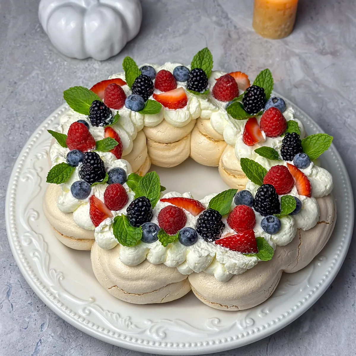 easy-pavlova-christmas-cake-recipe