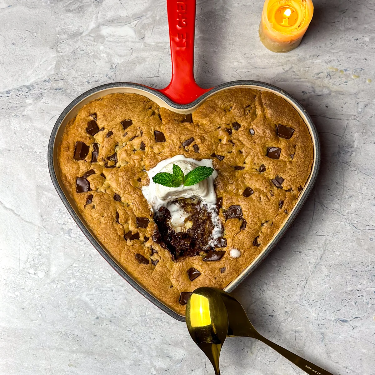 easy-chocolate-chip-cookie-skillet-recipe-(cast-iron)