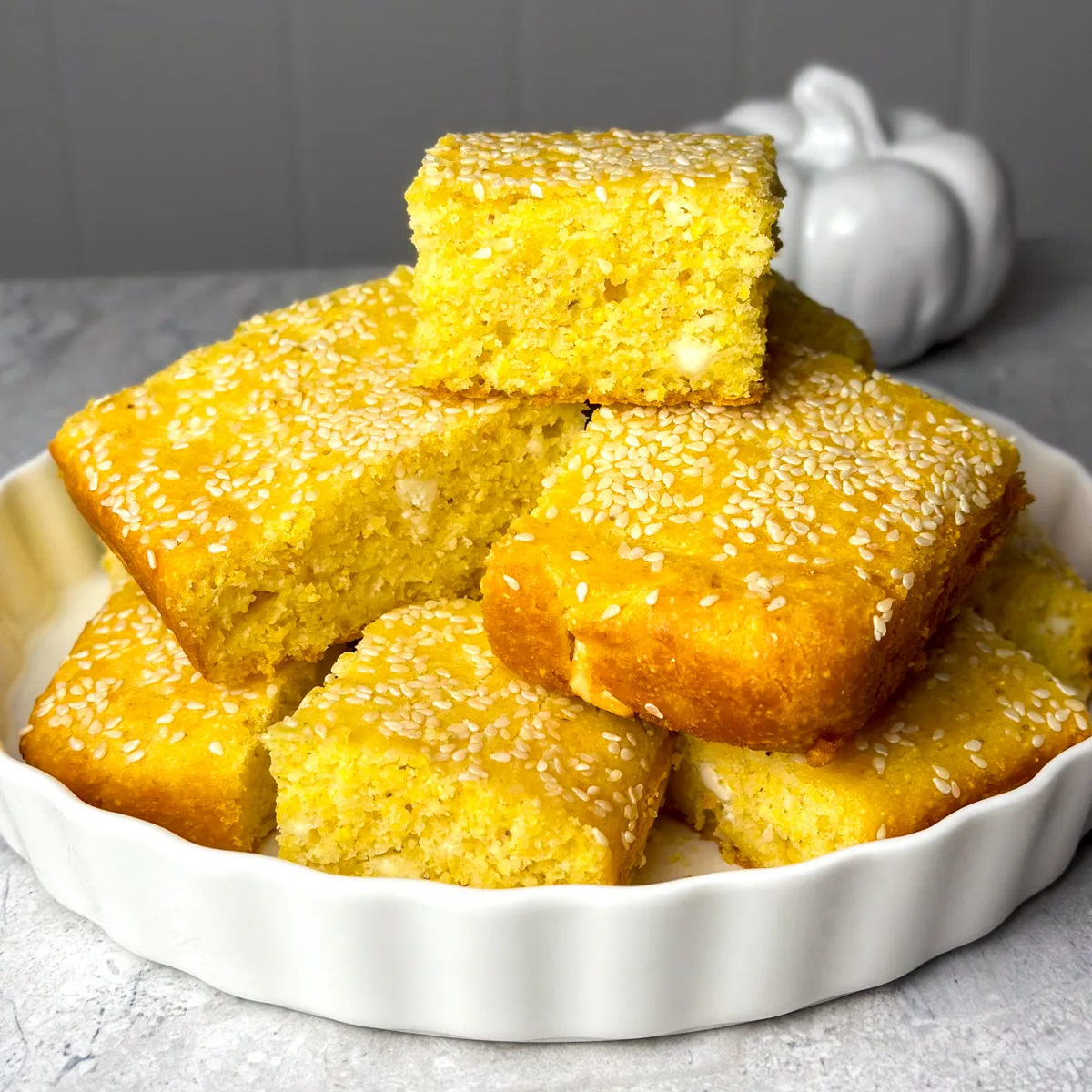 cheesy-cornbread-(easy-one-bowl-recipe)