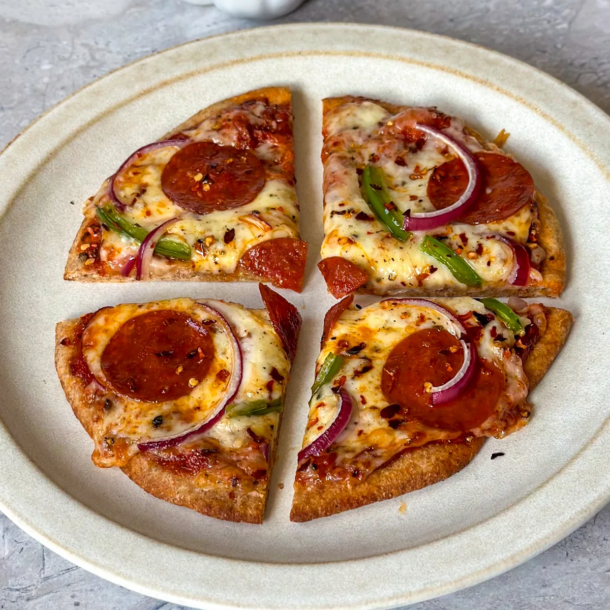 easy-air-fryer-pizza-(10-minute-recipe)