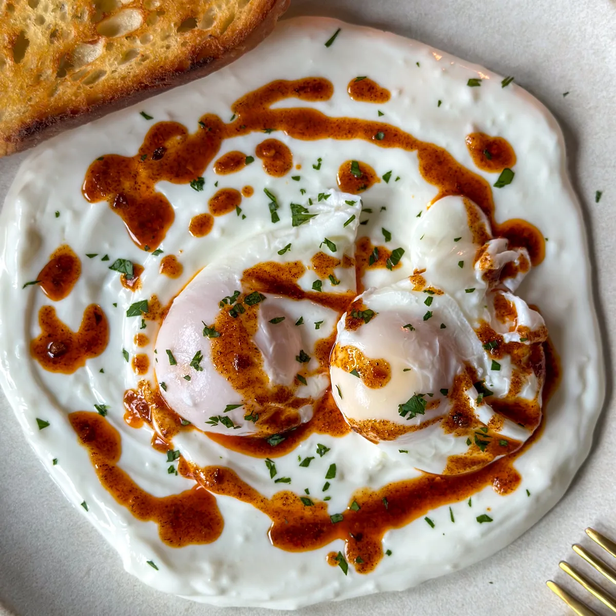 easy-turkish-eggs-recipe-(homemade-with-yogurt)