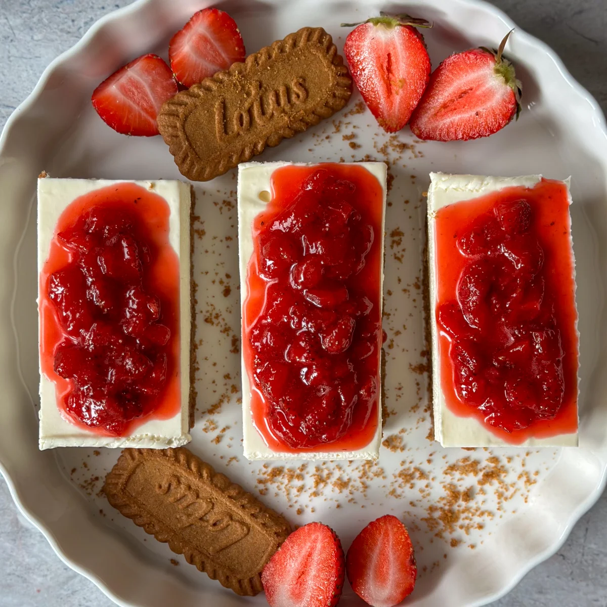 strawberry-cheesecake-bars