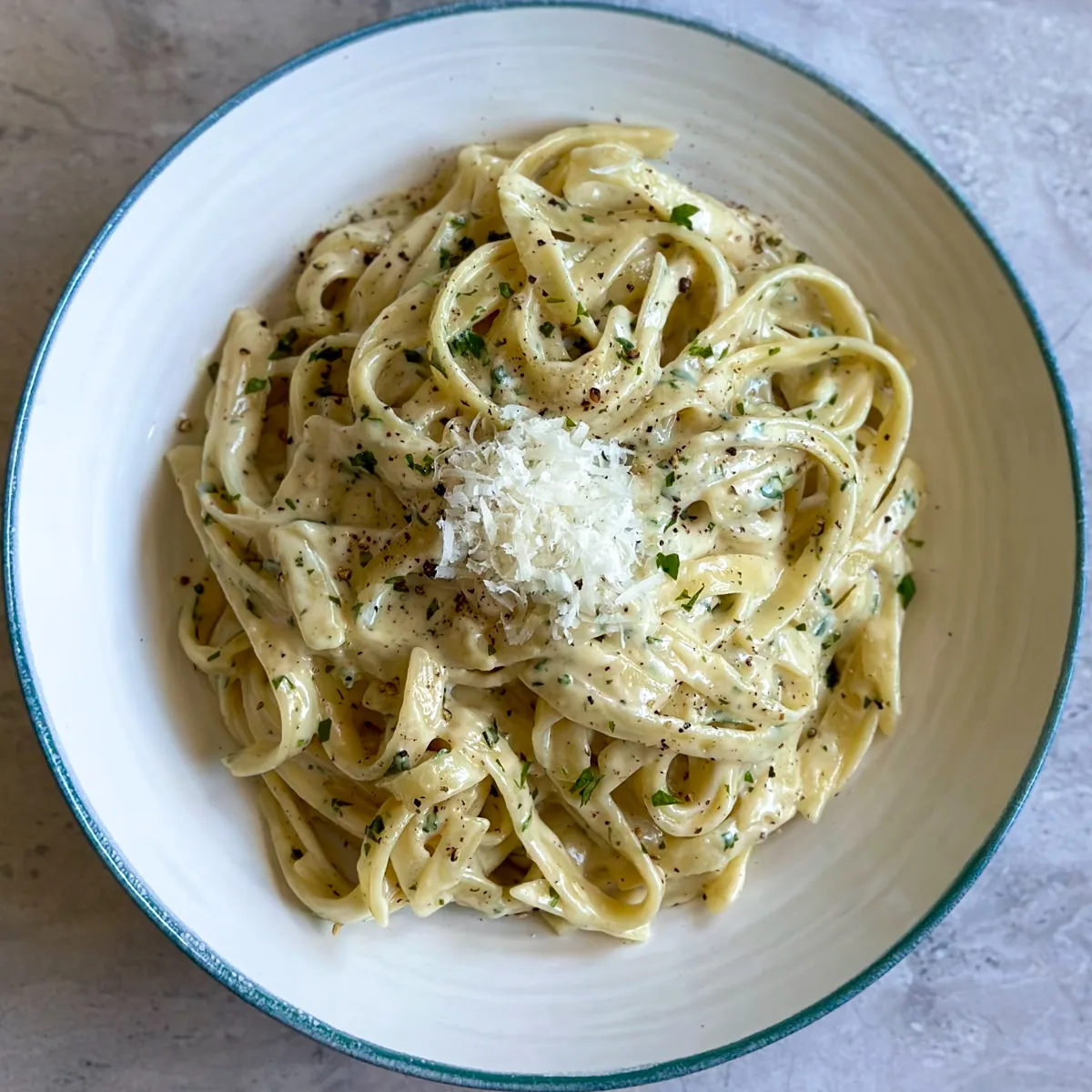 easy-creamy-fettuccine-alfredo-pasta-recipe
