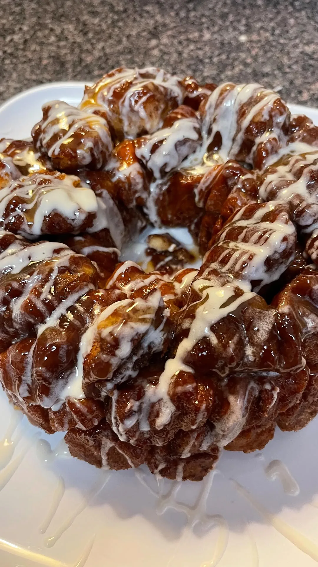 hennessy-cinnamon-roll-monkey-bread