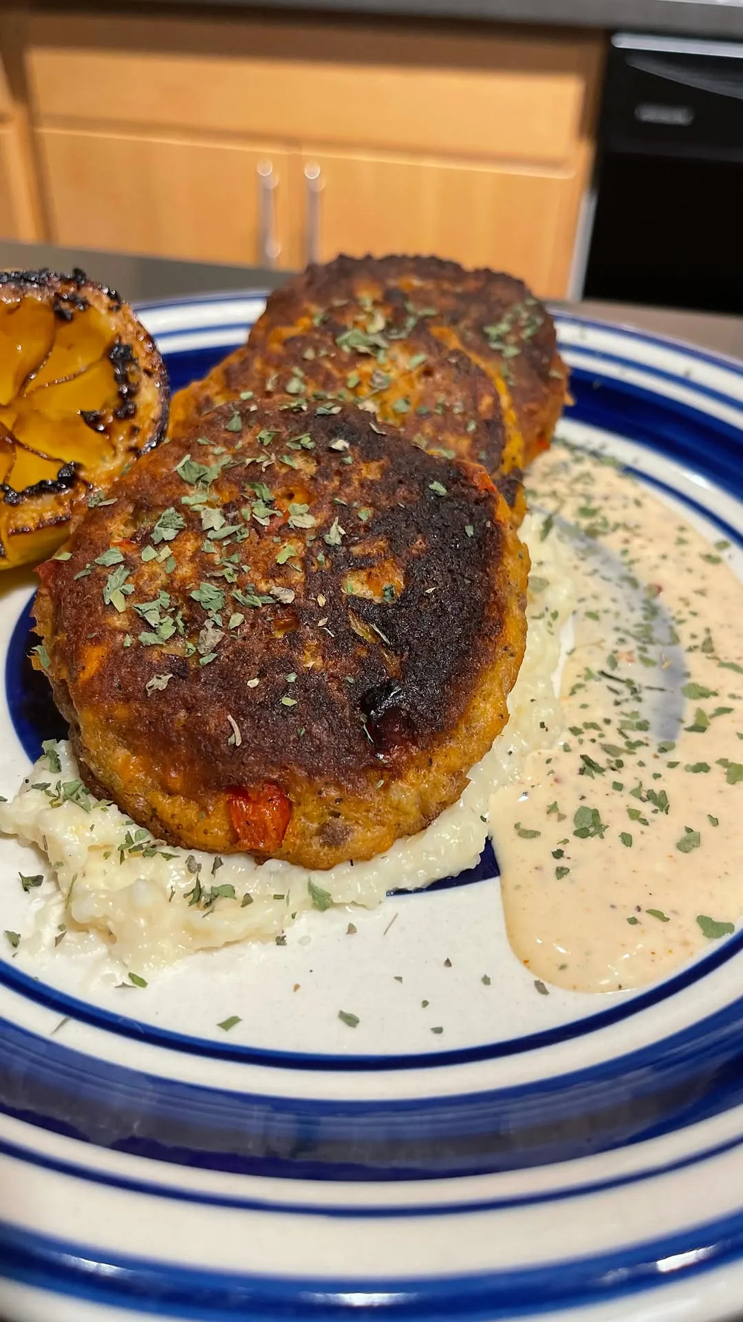salmon-cakes-wsmoked-gouda-cheddar-grits
