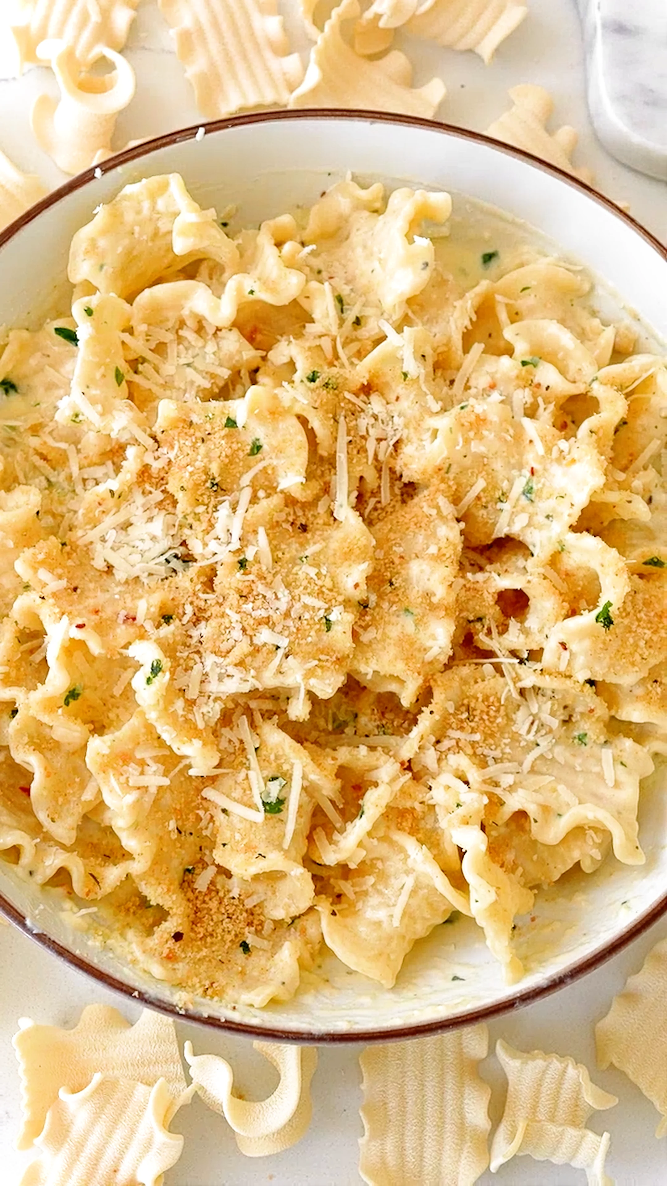 creamy-garlic-bread-pasta