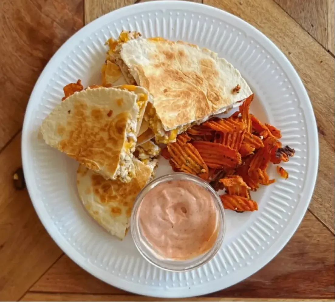 cheddar-bacon-ranch-turkey-quesadillas
