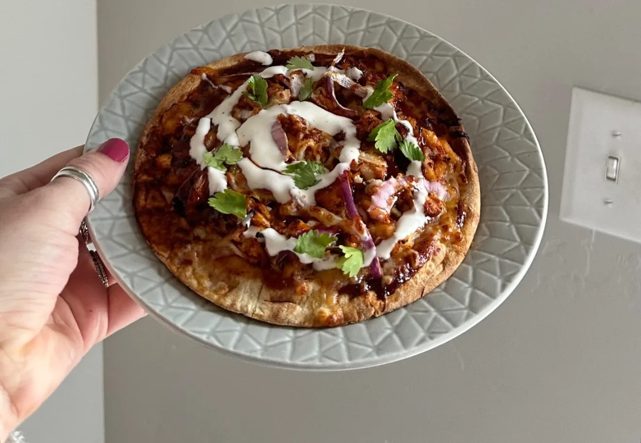 air-fryer-bbq-chicken-pizza
