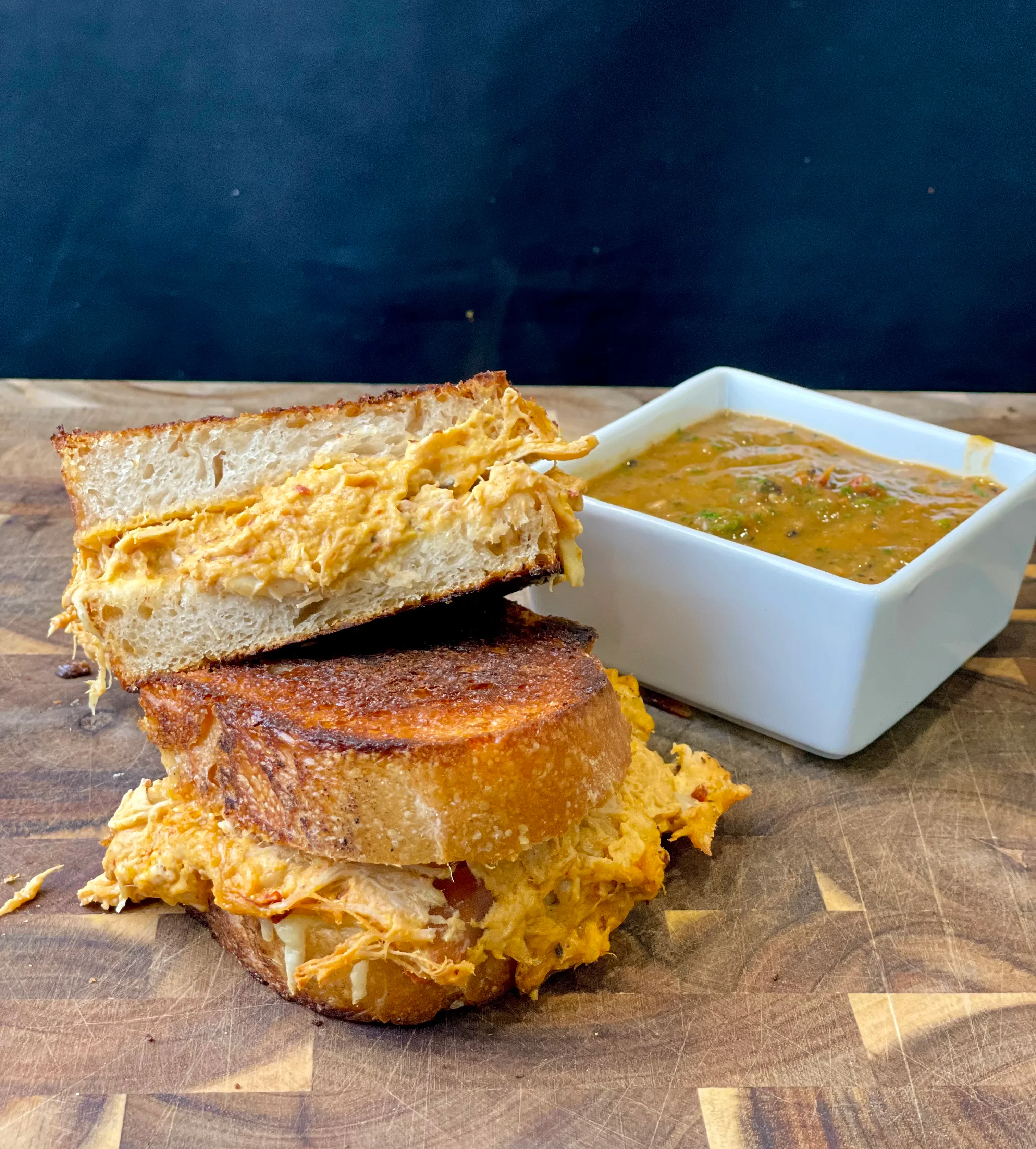 chipotle-chicken-melt-with-roasted-salsa-dip