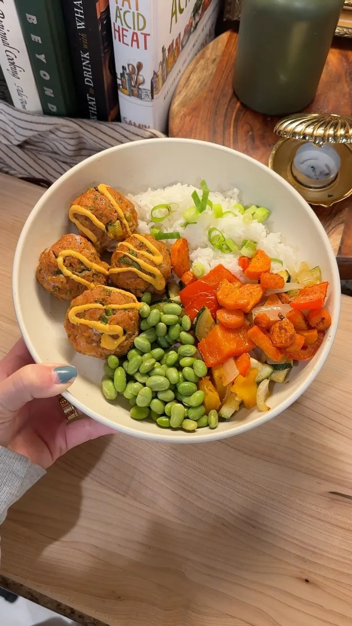 herby-sriracha-turkey-meatballs-with-jasmine-rice-edamame-and-roasted-veggies