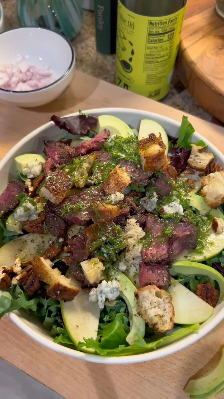 steak-salad-with-a-blue-cheese-vinaigrette