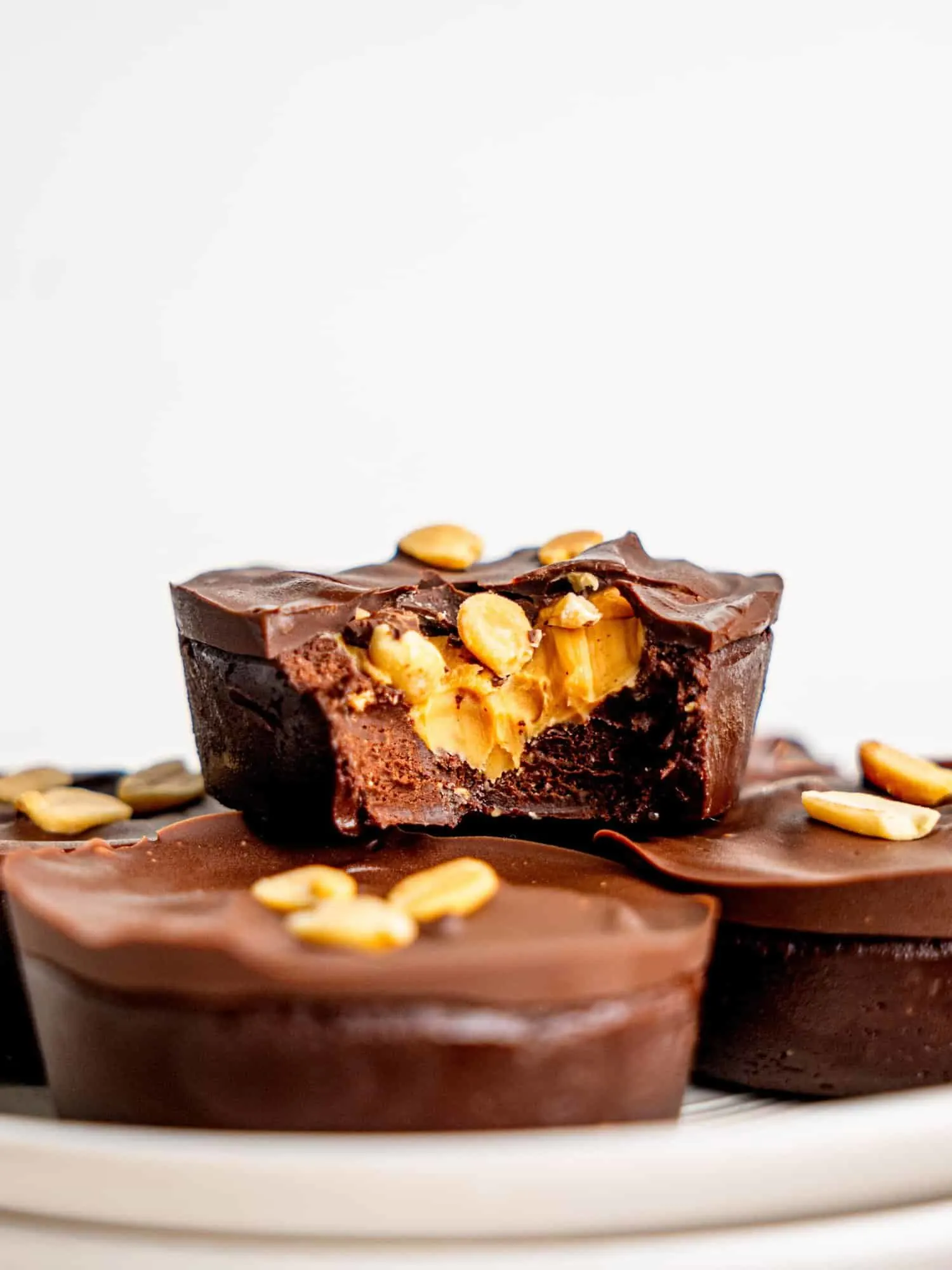 no-bake-snickers-brownie-cups