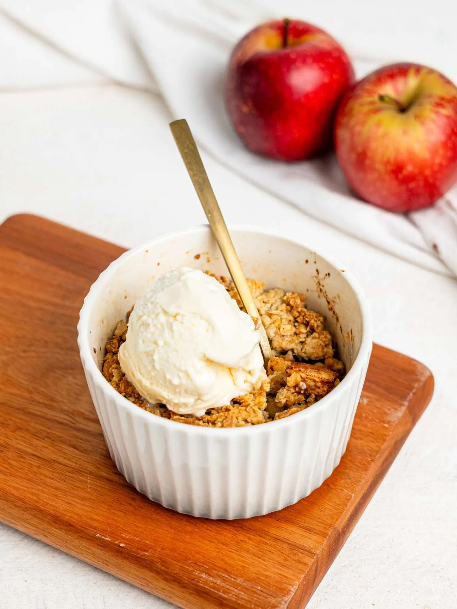 healthy-single-serve-apple-crumble