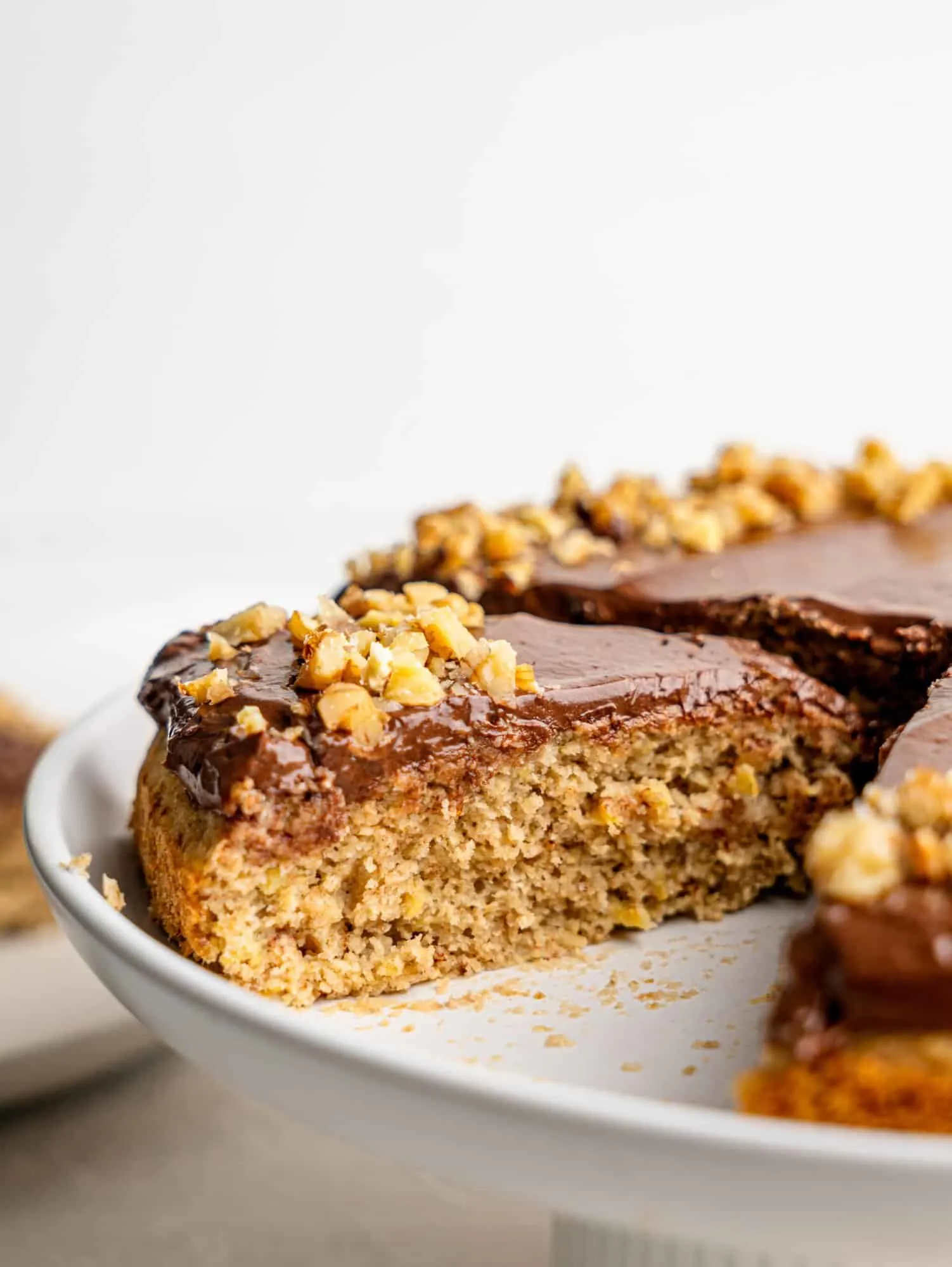 gluten-free-banana-cake-with-chocolate-frosting