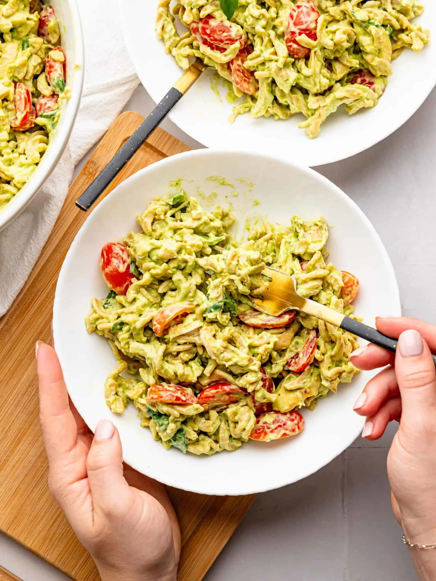 high-protein-pasta-salad-avocado-and-chicken-pasta