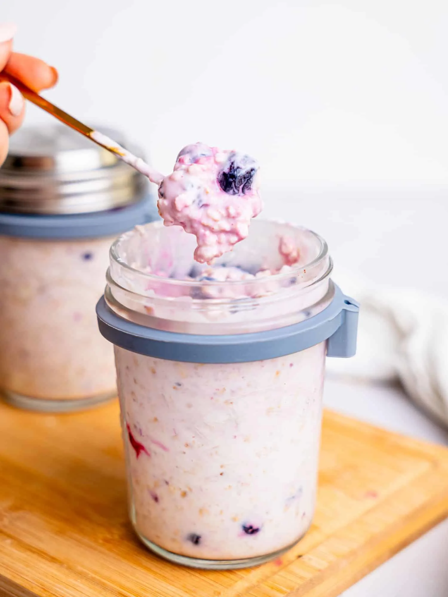 berry-cheesecake-overnight-oats