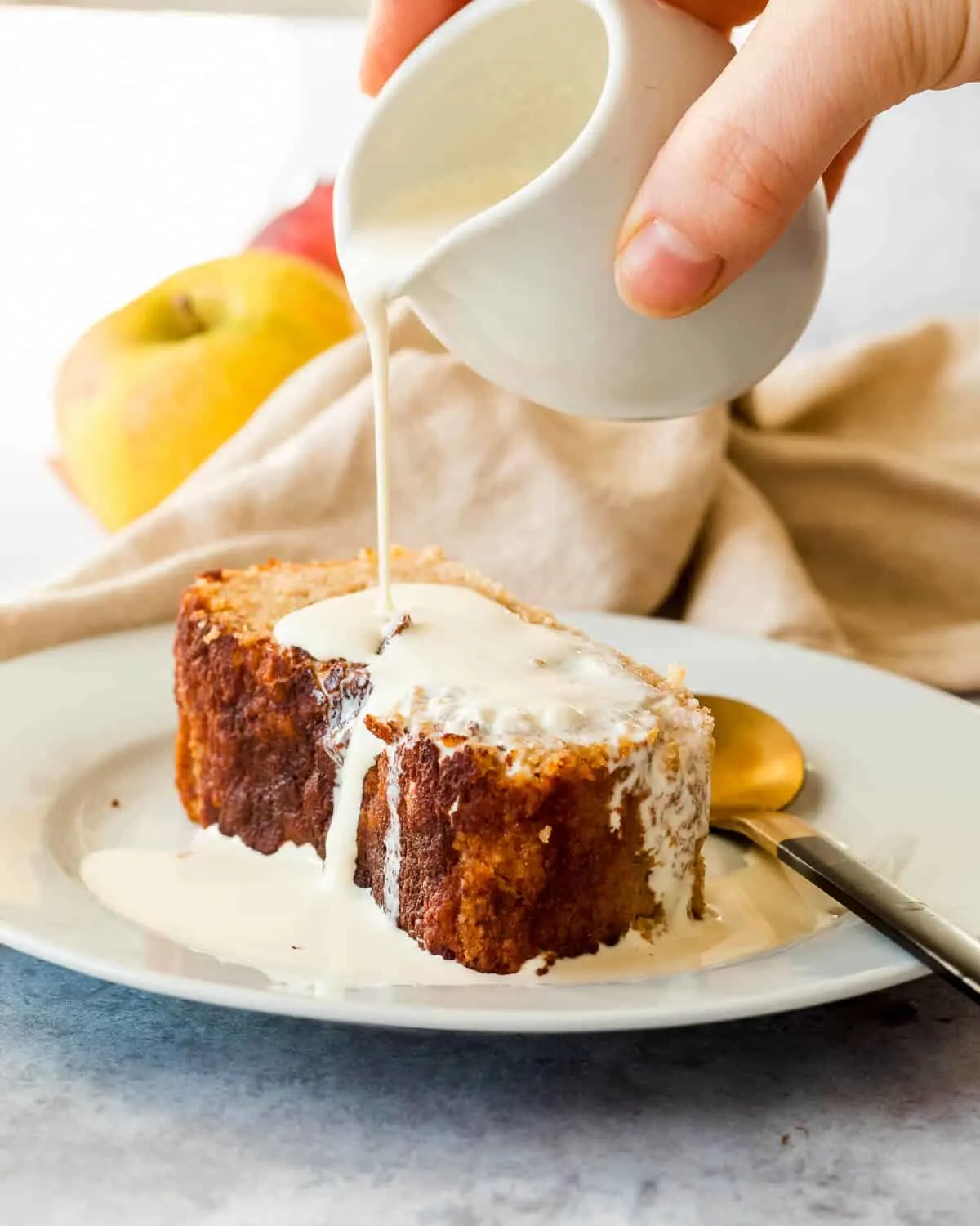 apple-and-cinnamon-cake