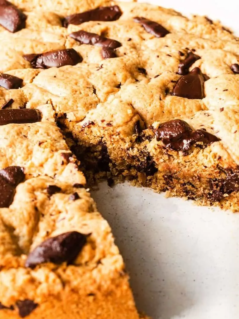 giant-chocolate-chip-cookie