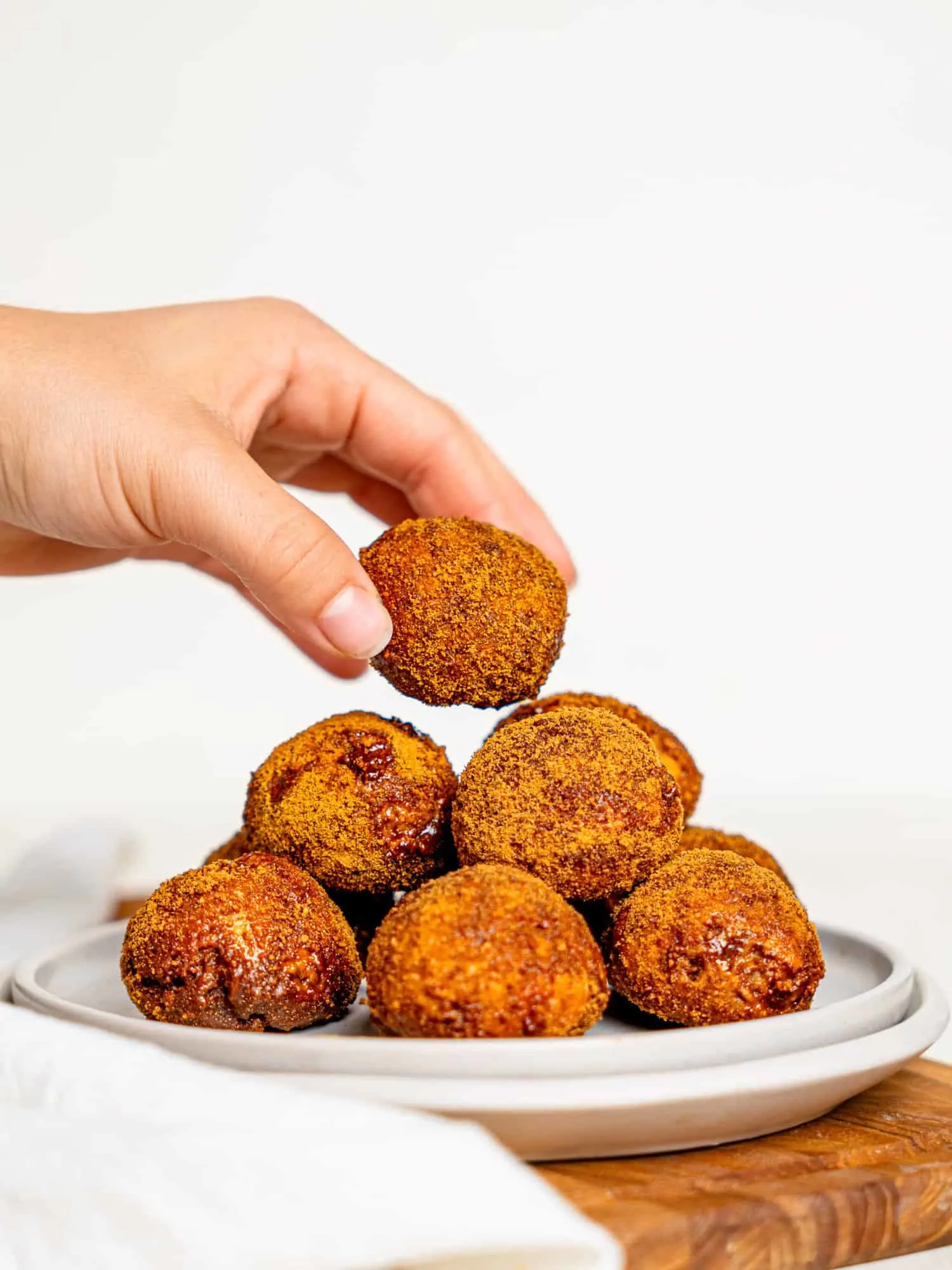healthy-and-easy-cottage-cheese-churro-donut-holes