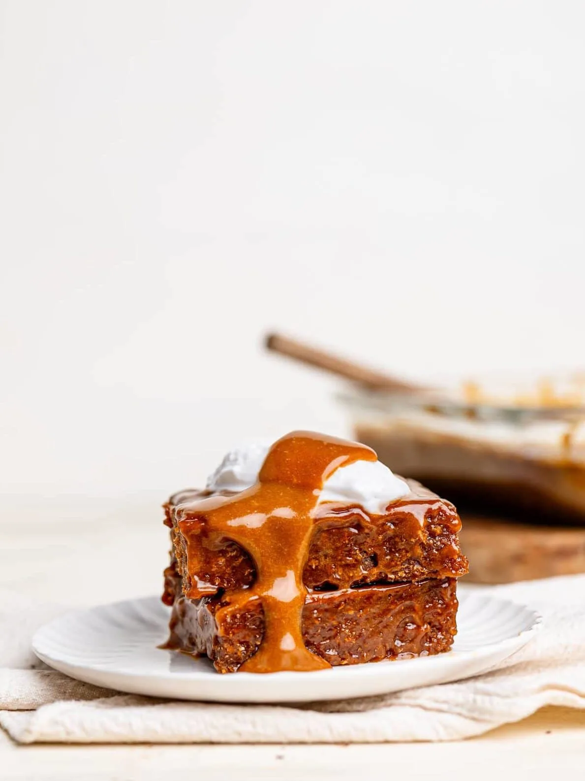 easy-and-healthy-sticky-toffee-pudding-tray-bake