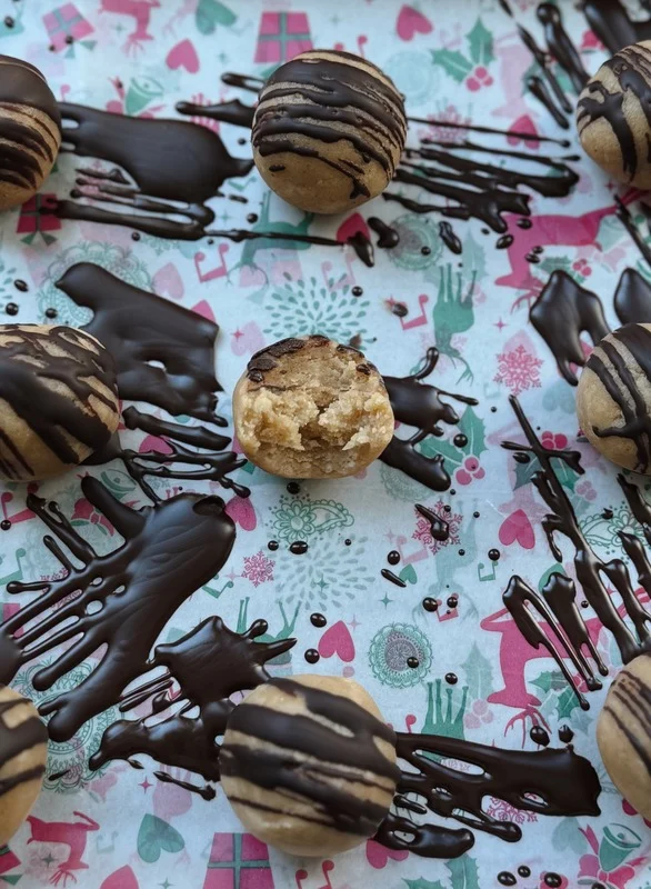gingerbread-protein-bites