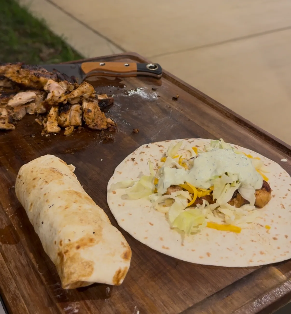 avocado-ranch-grilled-chicken-wraps