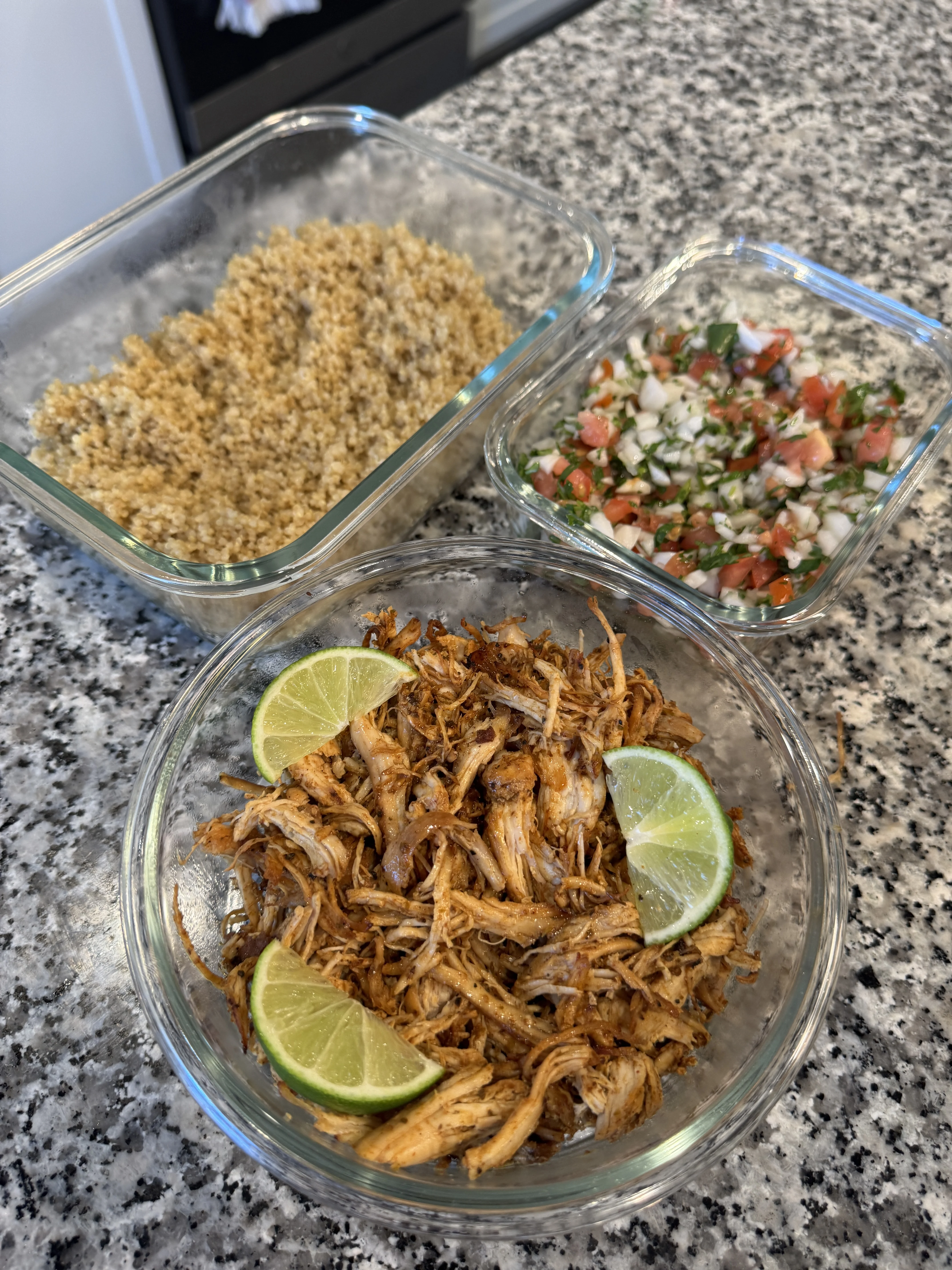 chicken-carnitas-quinoa-and-fresh-pico-de-gallo-meal-prep