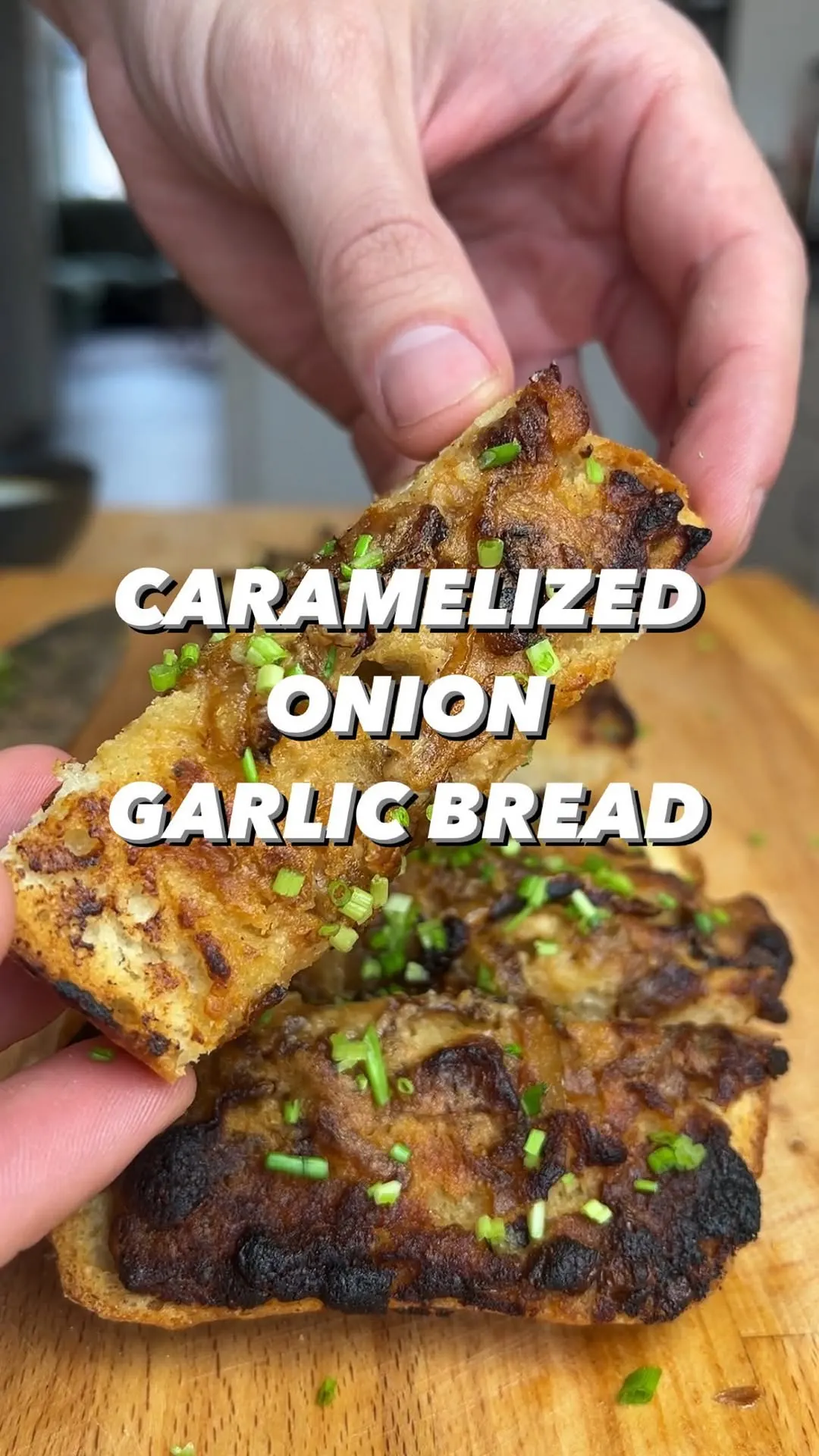 caramelized-onion-garlic-bread