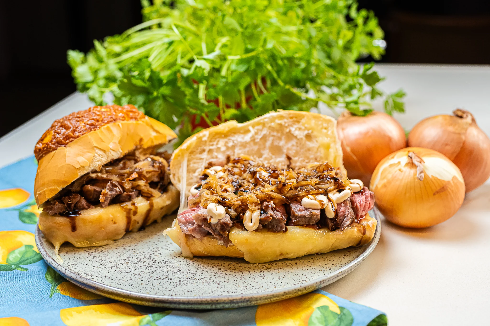 sanduiche-com-cebola-caramelizada