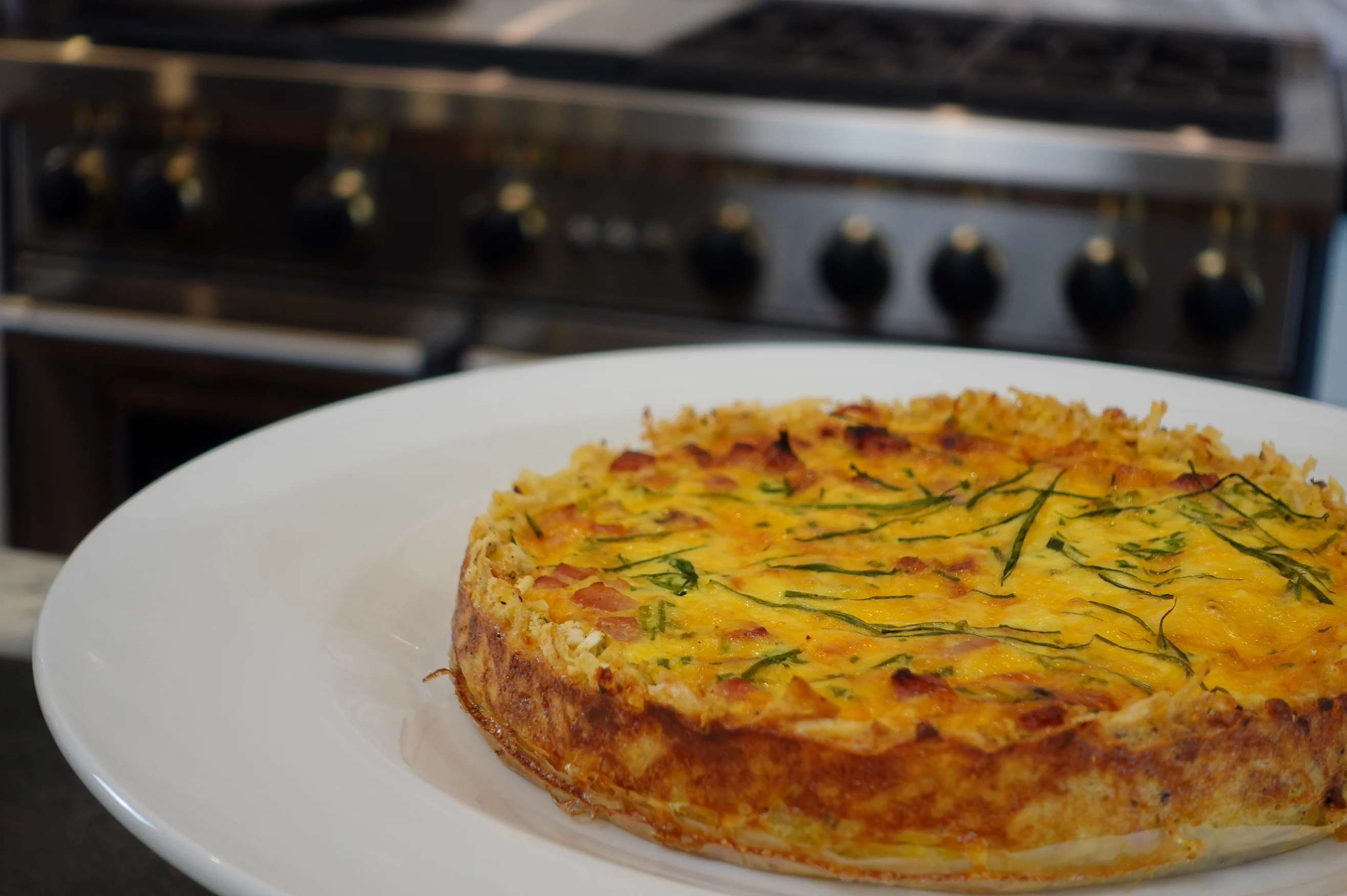ham-and-cheese-quiche-with-crispy-hashbrown-crust
