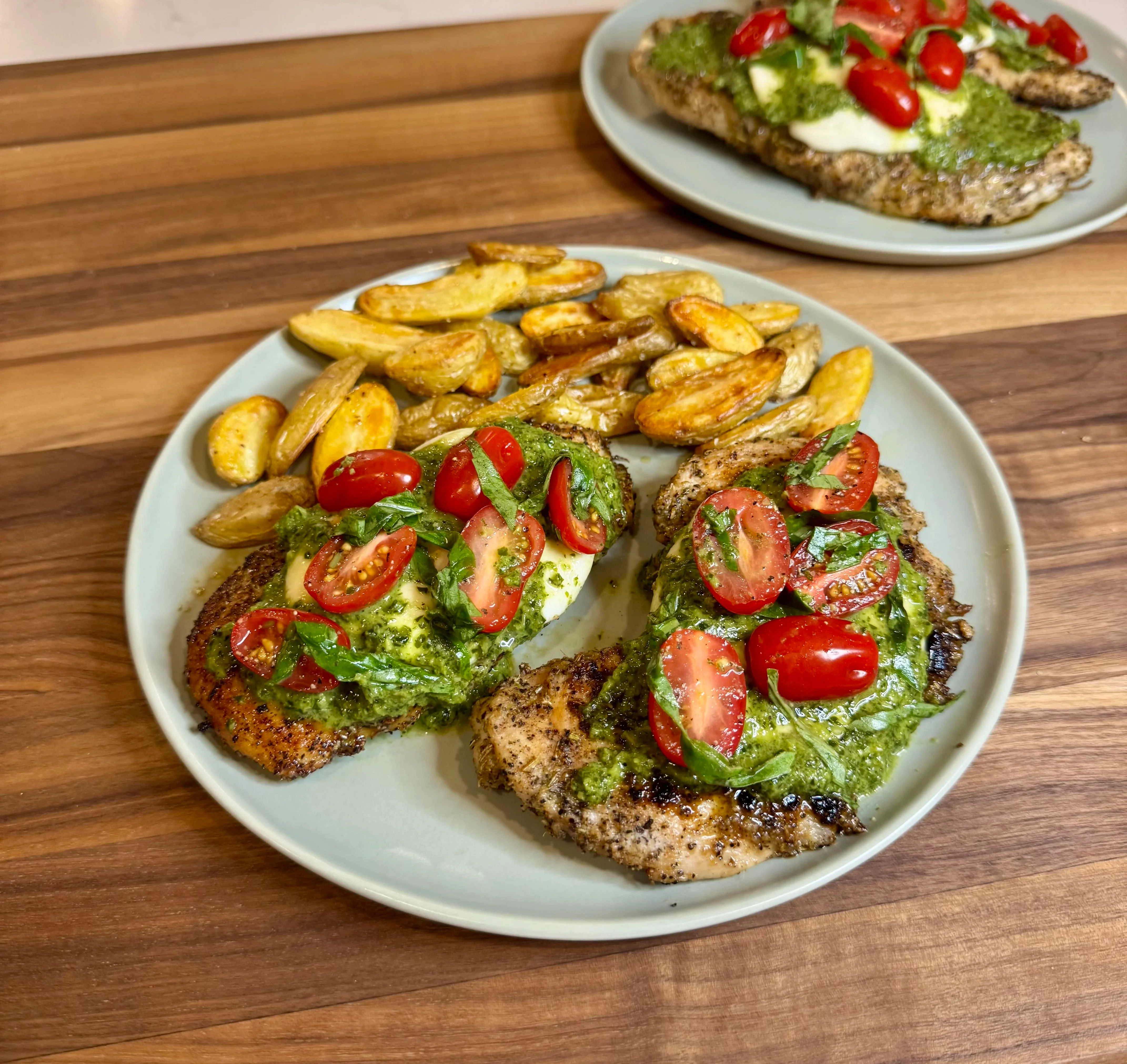 skillet-caprese-chicken-w-crispy-potatoes